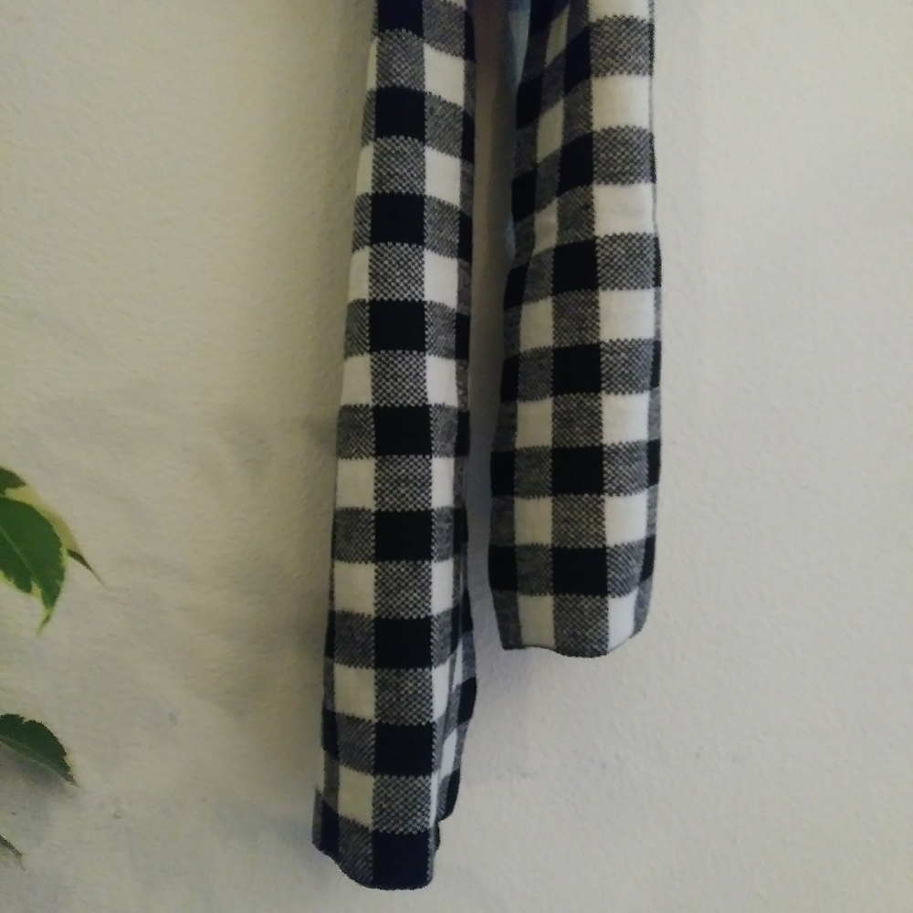 Checkered Scarf - Picture 3 of 3